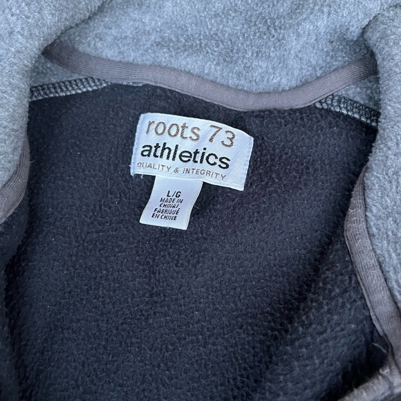 COPY - Roots Men’s Fleece 1/4 Zip Sweatshirt - Picture 3 of 4